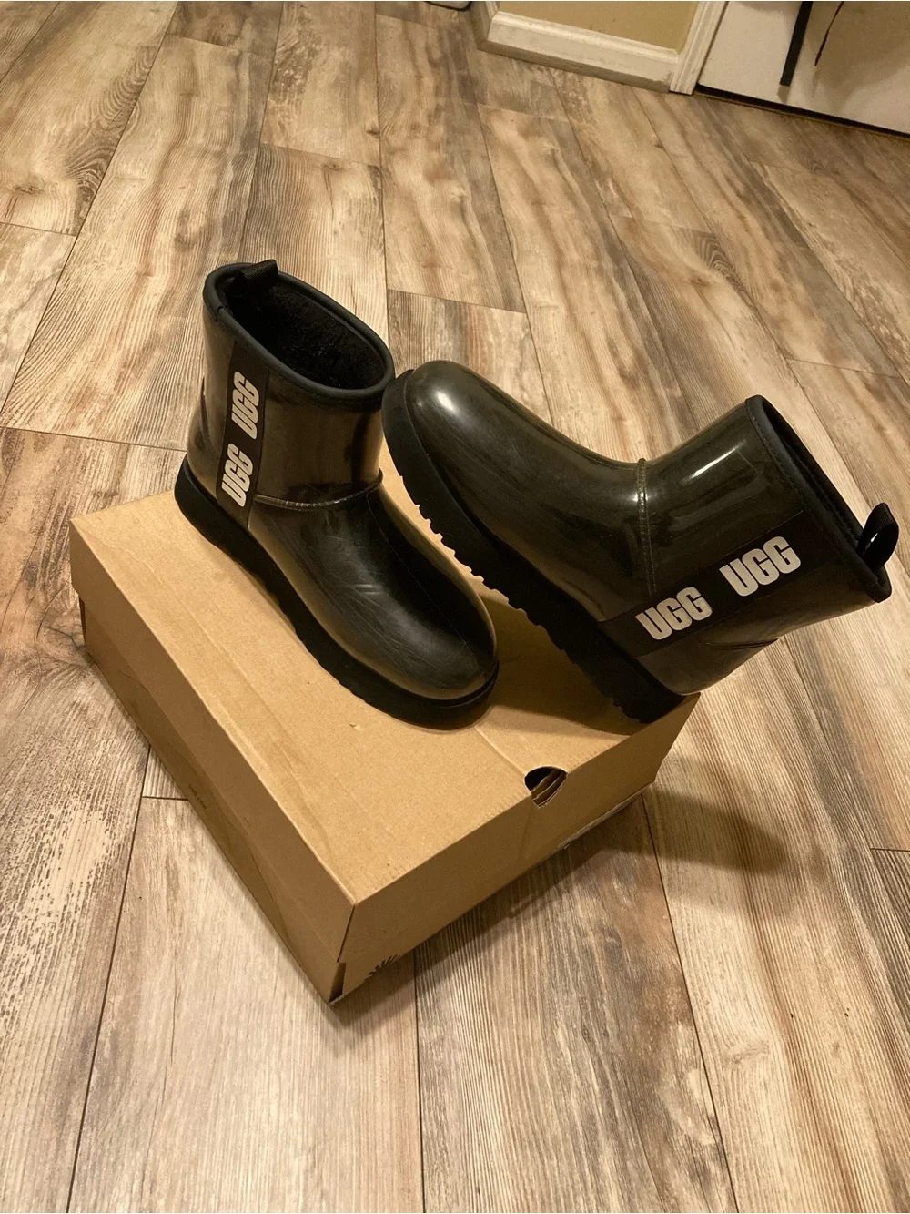 UGG Woman’s Short Waterproof Boot - Black